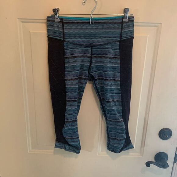 Lululemon Stop at Nothing Crop Blue Print Leggings size 6 - Picture 5 of 5